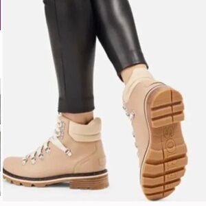 SOREL Lennox Waterproof Hiker Boot - Tan- Size 8 - EUC!